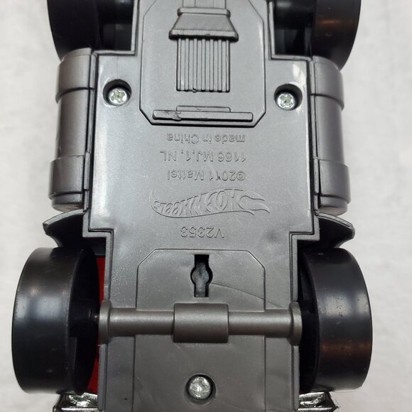 Red Hot Wheel Truck Hauler & Launcher Vehicle - Picture 8 of 12